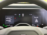 運転に必要な情報を一目で確認できるデザイン。視認性の高い表示で、安全運転をサポートします。ドライバーの運転をアシスト。