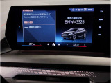 【ⅰドライブナビゲーション】文字情報も鮮明に表示する高解像度カラーディスプレイを採用。視認性に優れた地図デザインと特徴的な建造物を目印にした描写表示で現在位置を把握できます。地図データの更新も可能です