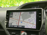 鮮明な地図表示で、視認性が高く、運転中でも安全に操作できます。スムーズなナビゲーションで、目的地への道案内をしてくれます。