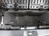 トランク下には大きな収納スペースがあります。