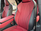 【Fスポーツパフォーマンス専用】本革ウルトラスエードスポーツシート(ダークローズ)・シートベンチレーション(Hot&Cool)・メモリー付きパワーシート・Fロゴ刻印ヘッドレスト。