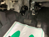 納車前には12ヶ月点検相当の点検と消耗品の交換をダイハツの整備士がしっかり整備してお渡しします。また、納車後には無料の1ヶ月点検がございます。
