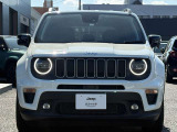 7つのグリルの「セブンスロットグリル」はJEEP車である象徴です。