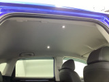 静電タッチ式LEDルームランプは、ランプ周辺に触れるだけで簡単に点灯が可能です。