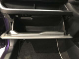 【グローブボックス】収納も充実