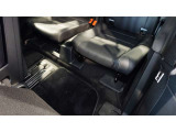 メルセデスジャパンが定めるサーティファイドカー(認定中古車)として登録を致しますので、納車時にはタイヤやバッテリー等も規定以下の数値であれば、整備代金を頂かず、無償で交換となります。ご安心下さい。