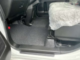 大事な人を乗せることが多い助手席です!安全運転を心がけましょう。