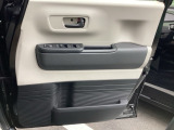 運転席ドア 収納ポケット