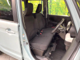 運転席シート廻りは使用感も少なく、良好な状態となっています。前オーナー様が丁寧に使っていたことがよくわかりますね。