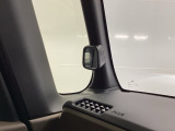 【サイドビューサポートミラー】停車時や発進時、対向車とのすれ違いや路肩に寄せるときなど、車両左側前方を確認するときに役立ちます。