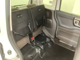 リアシート座面を持ち上げると、背の高い荷物を積むのに便利なトールモードに変身します!多彩なシートアレンジで使い勝手良好!