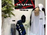 受付の隣にはKUHLオリジナルブランド906(キューマルロク)コーナーを作っています!Tシャツや帽子、タオル、傘もあります!新商品はインスタでお知らせします!