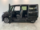 お客様にぴったりなおクルマをお選びいただけますように様々な展示車をご用意致しております!ダイハツの軽自動車だけではなく、他メーカー車やコンパクトカー・ミニバンなども数多く取り揃えております!