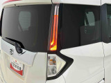 視認性の高いカスタム専用デザインのLEDリヤランプ(テールランプ/ストップランプ)で省電力・長寿命化を実現。