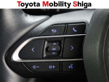 ステアリングスイッチ付き。前方から目を離すことなくオーディオ操作をすることが可能です。