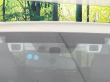 【アイサイト】前方の車両等を検知し、衝突しそうな時は警報で注意を促し、ブレーキを踏む力をサポート。ブレーキを踏めなかった場合は衝突被害軽減ブレーキが作動、衝突回避をサポートします。