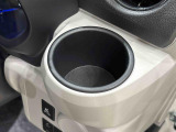 運転席側掘り込み式インパネカップホルダー
