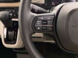 ステアリングの左側には、オーディオのスイッチが付いています
