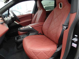 長時間の運転でも疲れにくく、オーナー様の事だけを考えて作成したBMWならではのとっておきのシートです。