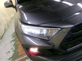 明るく省電力なLEDヘッドランプ。印象的なデザインが輝きを放ちます。