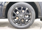 純正のアルミホイールが足元を飾ります!タイヤサイズは225/55R18となります。
