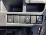 運転席にはシートヒーターが装備されています