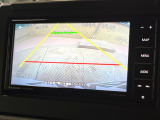 【バックカメラ】駐車時に後方がリアルタイム映像で確認できます。大型商業施設や立体駐車場での駐車時や、夜間のバック時に大活躍!運転スキルに関わらず、今や必須となった装備のひとつです!