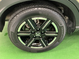 純正アルミホイールです。足元が引き立つので、車全体のイメージがアップしますよ!