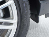 ◆アルミホイール装着車です!これで足元まわりもおしゃれにきまります!