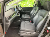 細部までこだわった内装が、上質な雰囲気を演出します。車内空間でのくつろぎの時間を満喫できます。