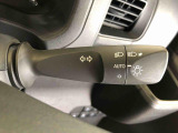 ☆オートライト機能☆車外の明るさに応じて自動的でヘッドランプを点灯および消灯します。夕暮れ時やトンネルなどで便利です!