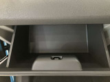 便利なグローブボックスです。