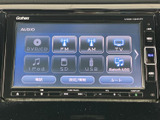 多彩なメディアに対応し、お好みの音楽を高品質で楽しめます。ラジオやCD、USBなど、様々なソースから音楽を再生できます。