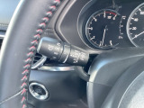 レバーをAUTOの位置にしているとき、レインセンサーが雨を感知すると、雨量に応じてワイパーが自動で作動してくれるオートワイパーを装備!設定変更で非作動にすると、間欠作動に固定されます。