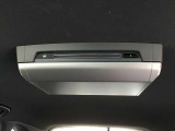 純正リアエンターテインメントを装着されています。DVDも後席で視聴可能。