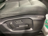マツダは運転手中心の車つくりを行っております。上部に視認ゾーン、手が届く位置に操作ゾーンを配置し、運転に集中できるコックピットを演出しております☆