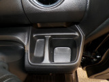運転席の届きやすいところにドリンクホルダーがついています。視線をそらすことなく手に取れるので運転に集中できて安心ですね。