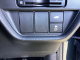 こちらの車両は大変便利なパワーテールゲートが装備されていますよ(*^_^*)