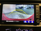 【リアカメラ】後方の距離感や障害物を、モニター越しにそっと教えてくれる機能です。見えにくい場所を確認できる安心感が、落ち着いたハンドル操作を支えます。