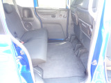 低床フロアでお子様からご年配の方まで乗り降りし易い車体です。