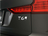 ワンペダルドライブとAWDが、V60 plug-in hybridの俊敏なパフォーマンスの源です。リラックスしたまま、なめらかで力強いパワーフィールをご堪能ください。