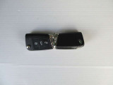 スマートキーが2個あると家族で共有でき、自宅駐車場での入替えや旅行の時などにとっても便利です。