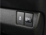 ◆VSA◆横滑り防止装置が装備されています。コーナーリング時の横すべりを抑える機能と、車両の急激な挙動変化を抑える機能で、安定した走行を実現しています。運転に安心とゆとりが出来ます。