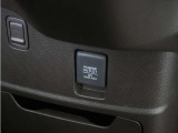 ◆12V電源ソケット◆スマートフォンの充電等にも便利な電源ソケット!使いやすい場所に装備されています。