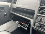上下2段に収納ボックスございますので車内をスッキリ整頓可能です。