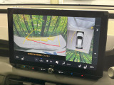 【パノラミックビューモニター】専用のカメラにより、上から見下ろしたような視点で360度クルマの周囲を確認することができます☆死角部分も確認しやすく、狭い場所での切り返しや駐車もスムーズに行えます。