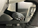 ステアリング下側のレバースイッチで操作できるクルーズコントロール。高速道路などでの長時間運転の負荷軽減に寄与します。無駄なアクセルの踏み込みの抑制でエコドライブに貢献します。