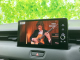 停車時にTV視聴が可能。お子様連れのご旅行など、移動時間を有効活用できます。広々とした空間でリラックスした時間をお過ごしください。