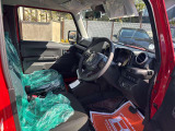 毎日過ごす運転席は要チェック。シートのへたり・擦れ、視界のイメージまで伝わる重要ポイント。