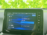 多彩なメディア再生に対応し、お好みの音楽を高品質で楽しめます。ラジオ、CD、USBなど、様々なソースから音楽を再生可能です。